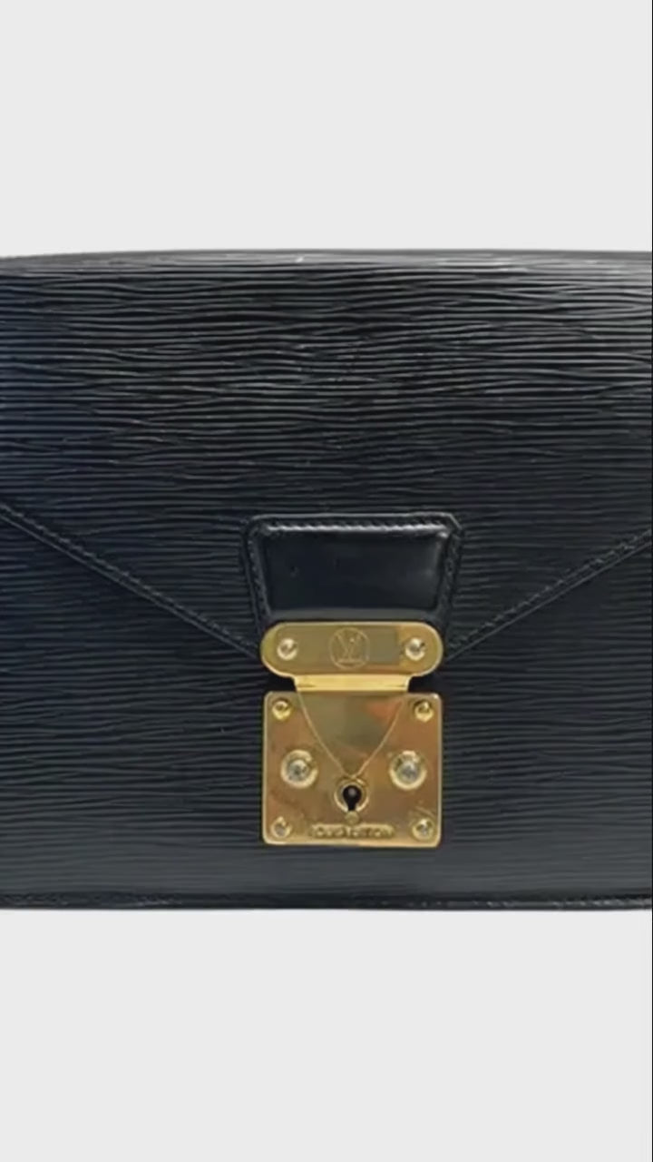 LOUIS VUITTON Epi Series Dragonne Pouch Bag Black M52612 LV Auth 160670